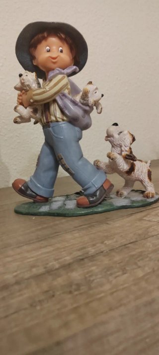 Figura niño con perros de nadal