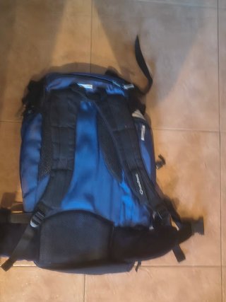 Motxilla Quechua Diosaz 40 litres Negra i blava