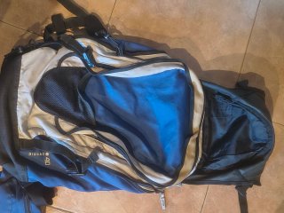 Motxilla Quechua Diosaz 40 litres Negra i blava