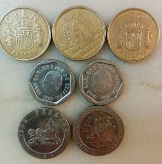 ESPAÑA - Lote de 7 monedas de 100 y 200 pts. JC I