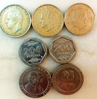ESPAÑA - Lote de 7 monedas de 100 y 200 pts. JC I
