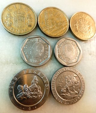 ESPAÑA - Lote de 7 monedas de 100 y 200 pts. JC I
