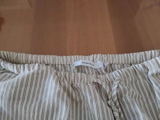 Pantalón de rayas beige y marrón
