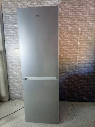 Frigorífico Beko plateado