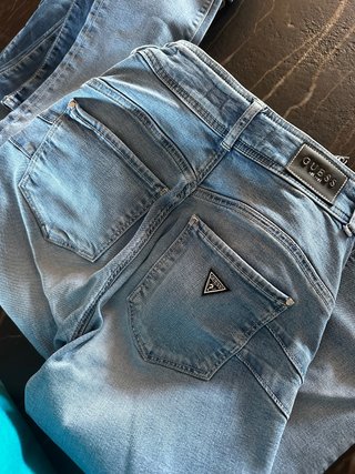 Pantalones vaqueros Guess azules