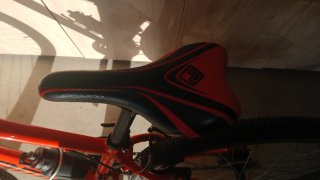 Bicicleta de montaña naranja