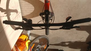 Bicicleta de montaña naranja