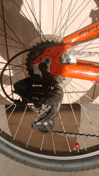 Bicicleta de montaña naranja