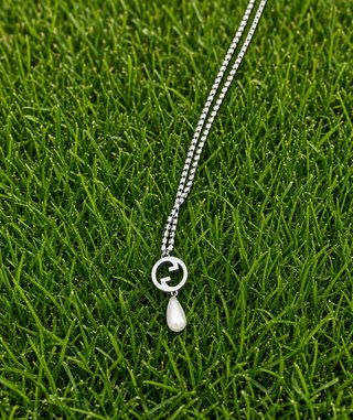 Collar Gucci GG con perla y cristales