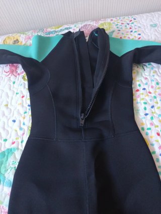 Traje Neopreno Infantil Decathlon talla 9-10.