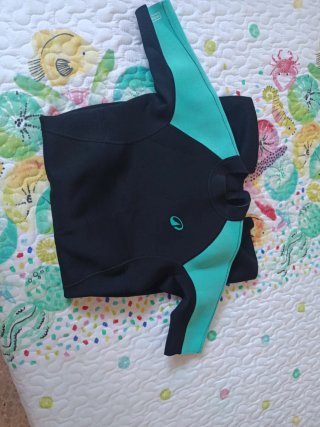 Traje Neopreno Infantil Decathlon talla 9-10.