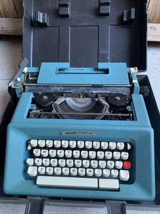 Máquina de escribir Olivetti Studio 46