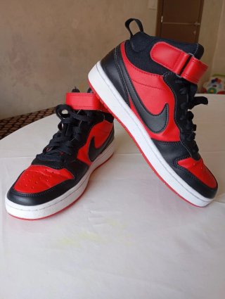 Scarpe Nike Mid Top Rosse e Nere