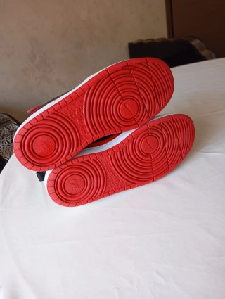 Scarpe Nike Mid Top Rosse e Nere