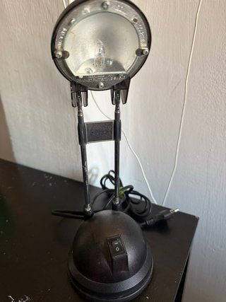 Lámpara de mesa negra Ikea