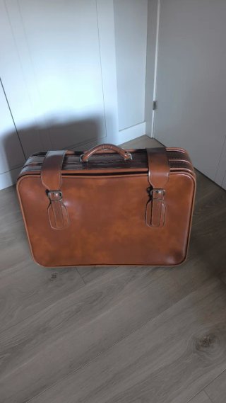 Maleta vintage de cuero marrón