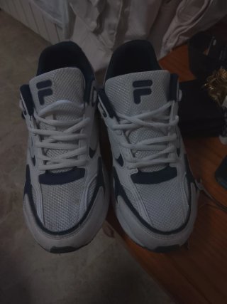 Zapatillas Fila Blancas y Azules