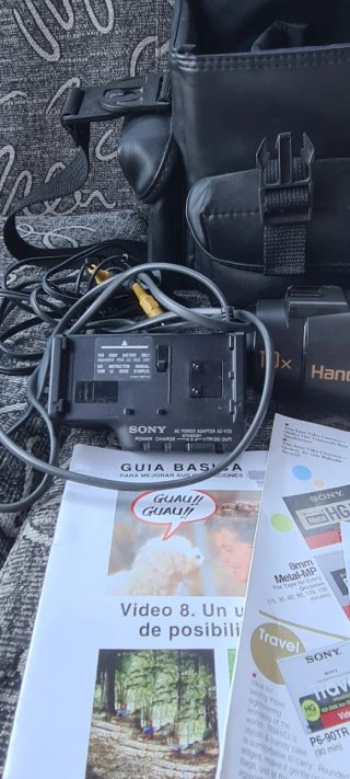 Videocámara Sony CCD-FX270E