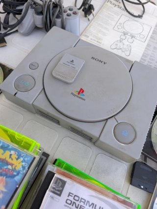 PlayStation 1 + Controller + Giochi + Cavi