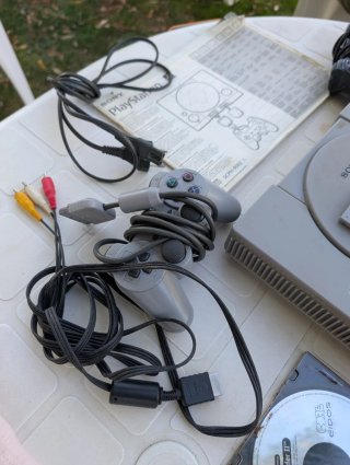 PlayStation 1 + Controller + Giochi + Cavi
