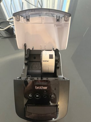 Impresora de etiquetas Brother QL-700 + etiquetas
