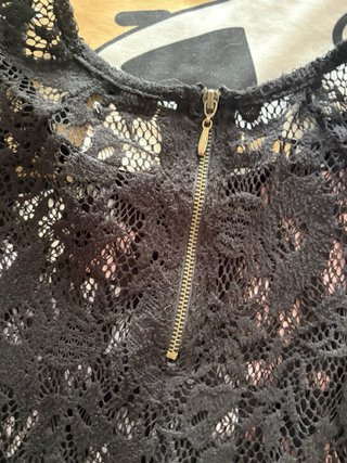 Zara Camiseta Encaje Negra