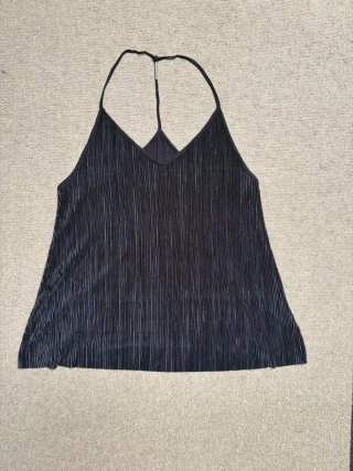 Camiseta negra plisada tirantes