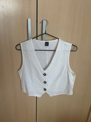 Chaleco blanco con botones