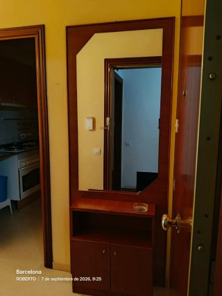 Mueble recibidor madera y cristal