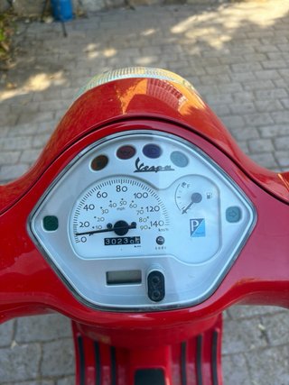 Vespa LX 125 Roja 2007 - 30.000 km