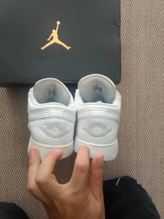 Air Jordan 1 Low Triple White Talla 40