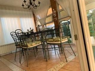 Mesa y 6 sillas de comedor
