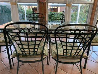 Mesa y 6 sillas de comedor