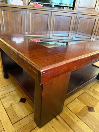 Mesa de centro de madera y cristal