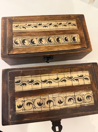 Caja de madera con incrustaciones de nácar