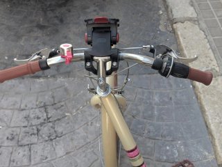 Bicicleta B'Twin 24 pulgadas color Crema.
