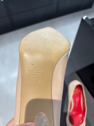 Zapatos Salón Tacón Broche Dorado Beige