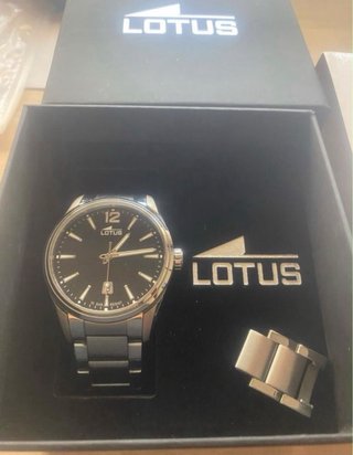 Reloj Lotus Negro y Plateado