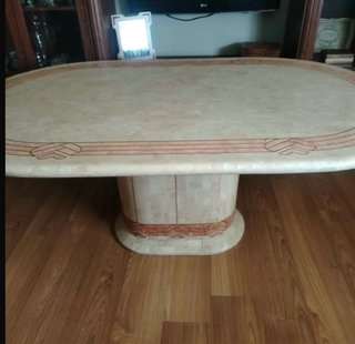 Mesa efecto mármol beige y rojo