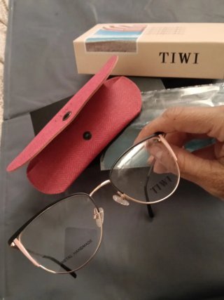 Gafas TIWI con funda y paño