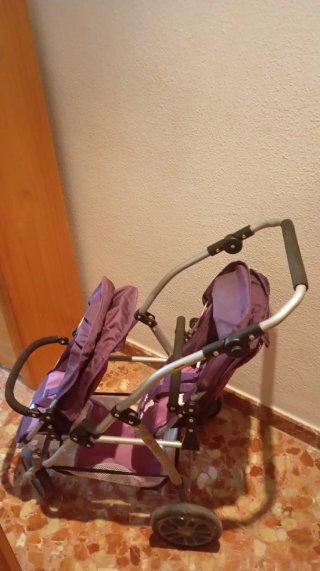 Carrito gemelar de juguete