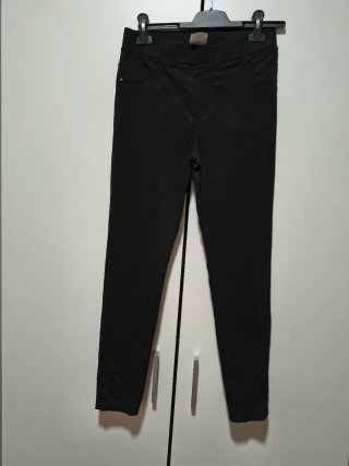 Pantalones blancos con tirantes