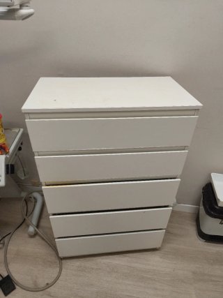 Cajonera blanca de madera