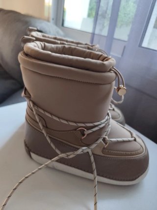 Botas de descanso beige y marrón