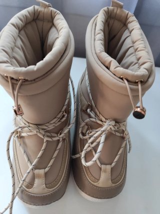 Botas de descanso beige y marrón