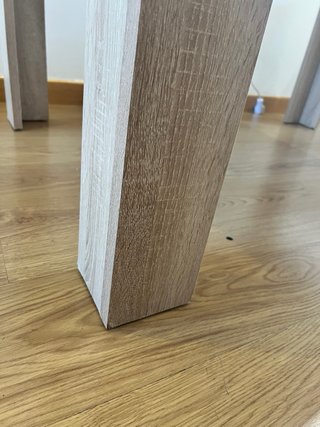 Mesa de comedor de madera