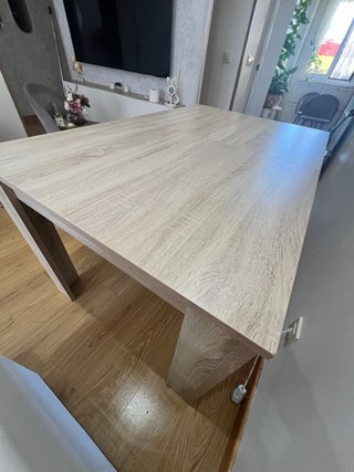Mesa de comedor de madera