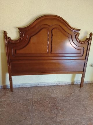Cabecero de madera. 135cm