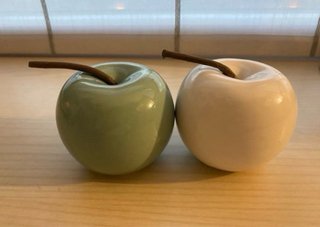 Manzanas Decorativas Cerámica (Verde y Blanco)