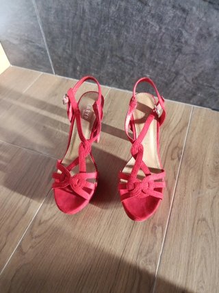 Zapatos de tacón Marypaz rojos talla 37 en su caja